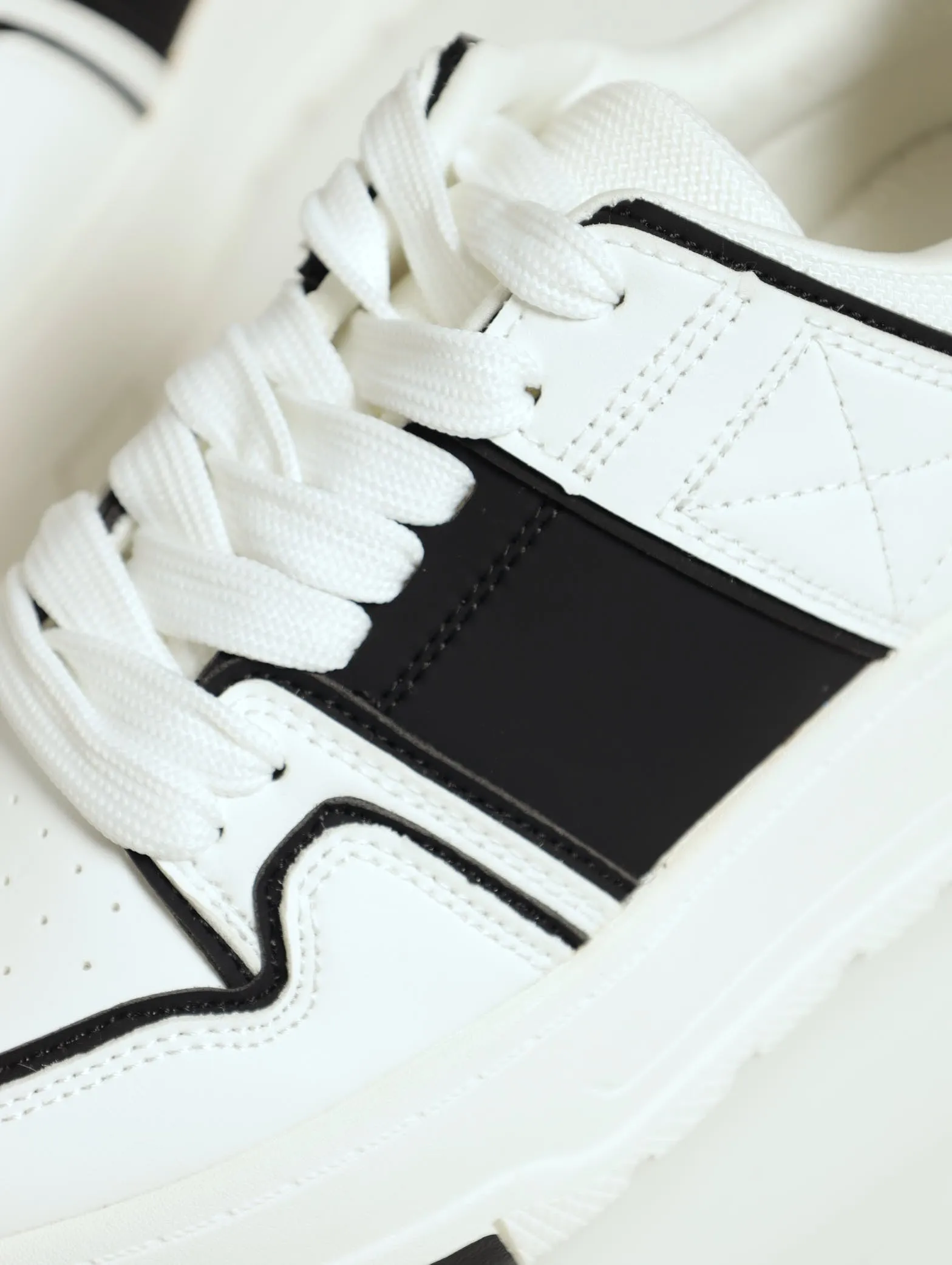 Keisha Chunky Side Panel Lace Up Sneaker - White/Black