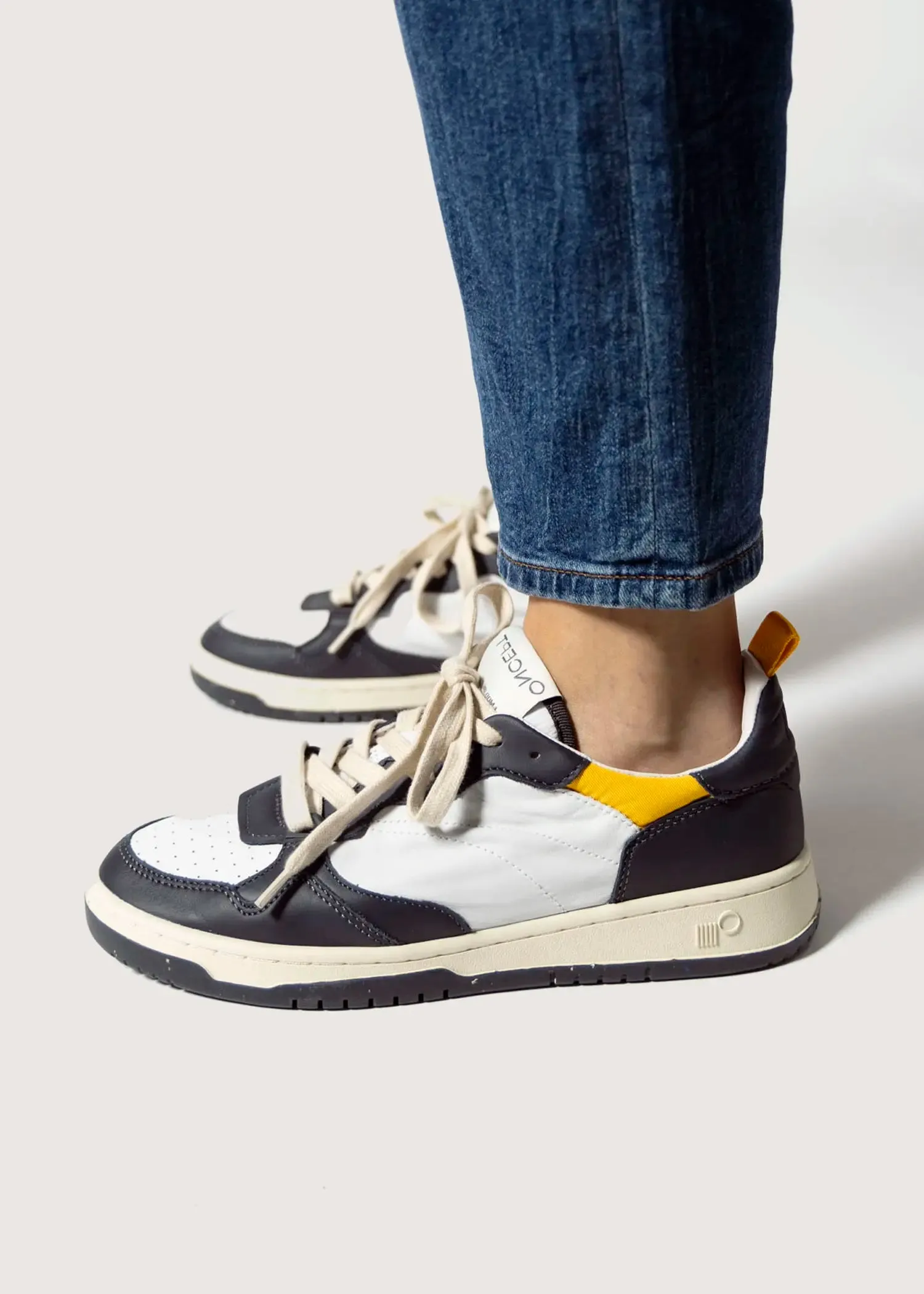 Phoenix Sneaker
