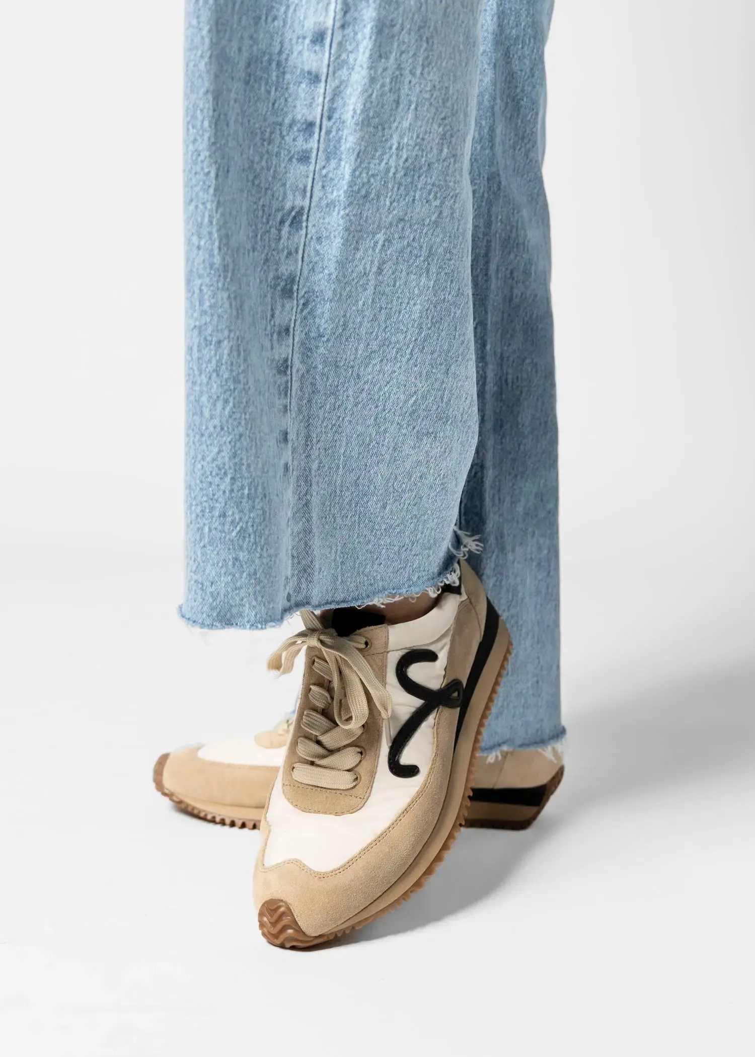 Queen Sneaker