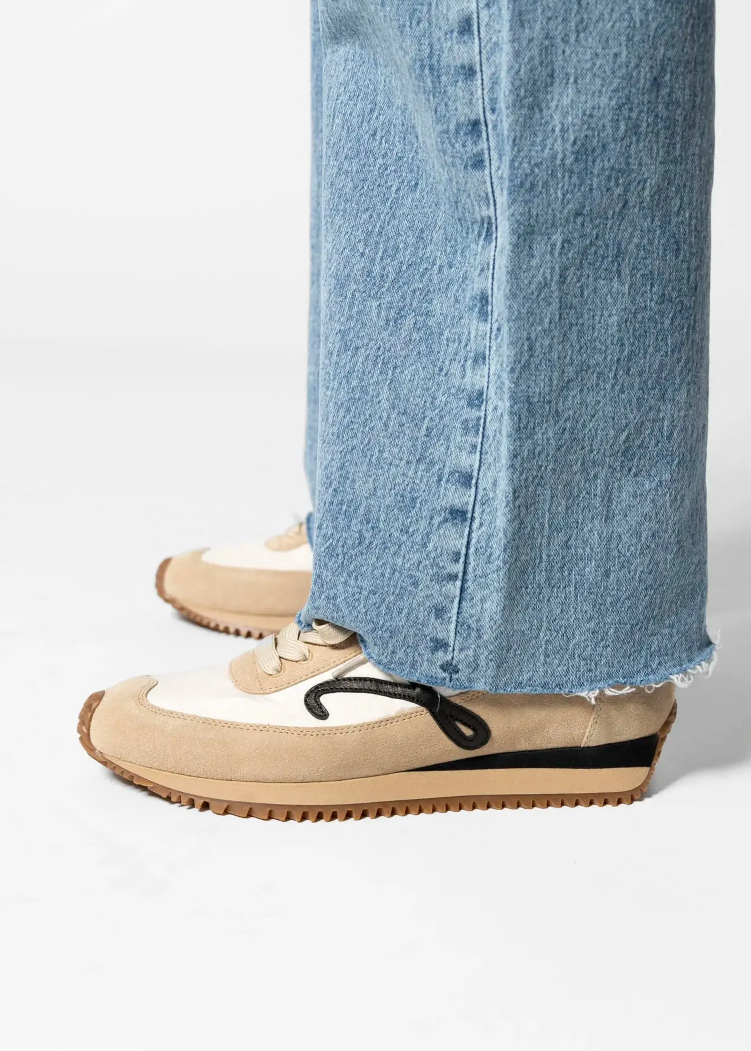 Queen Sneaker