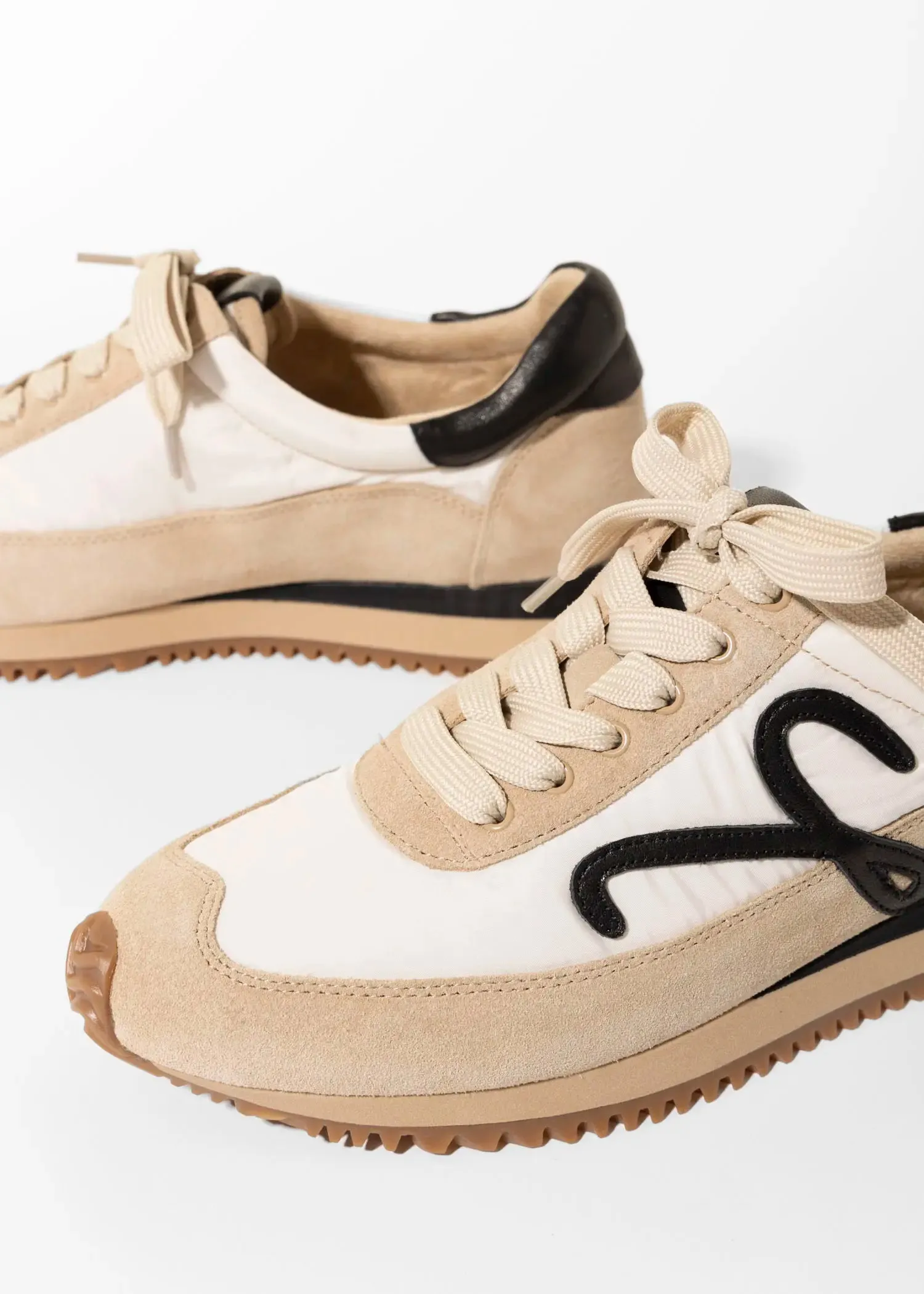 Queen Sneaker