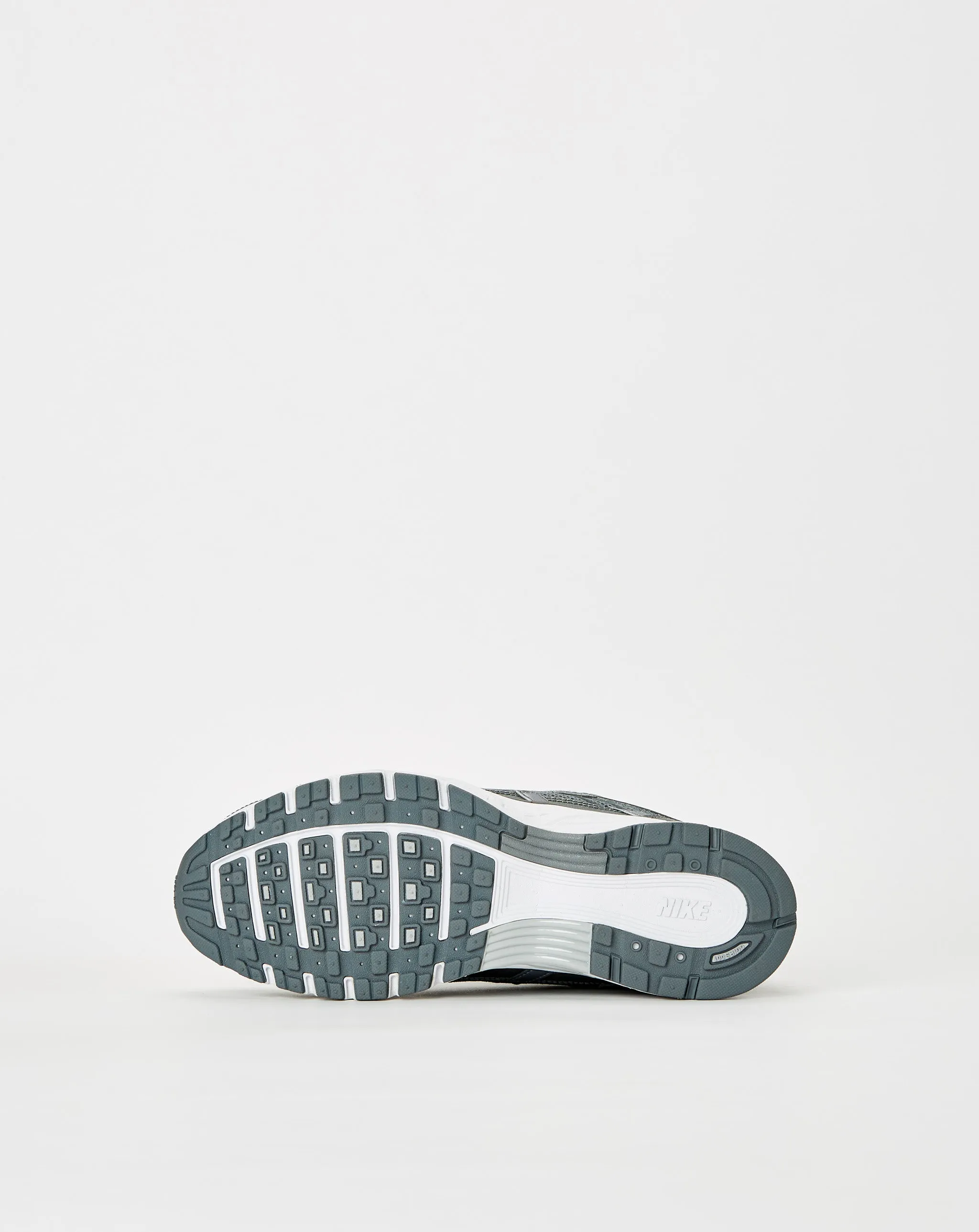 Shoes Nike P-6000
