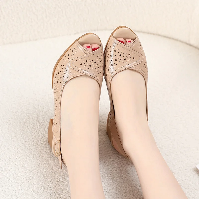 USS Shoes Lucia Women's Leather Hollow Sandals
