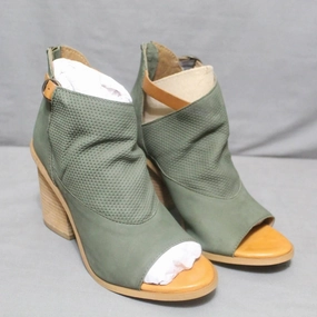 Women's Hot Dice Sandal In Olive