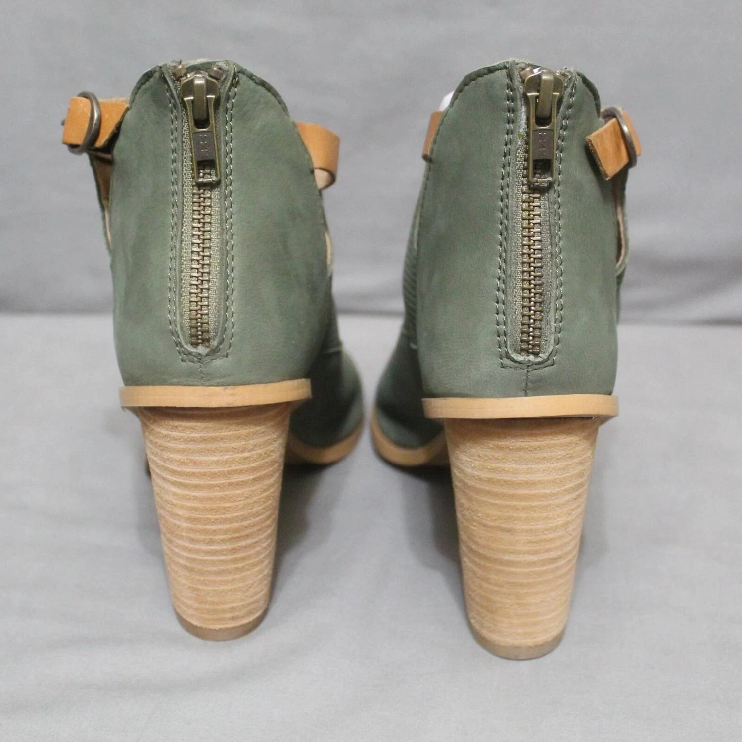 Women's Hot Dice Sandal In Olive