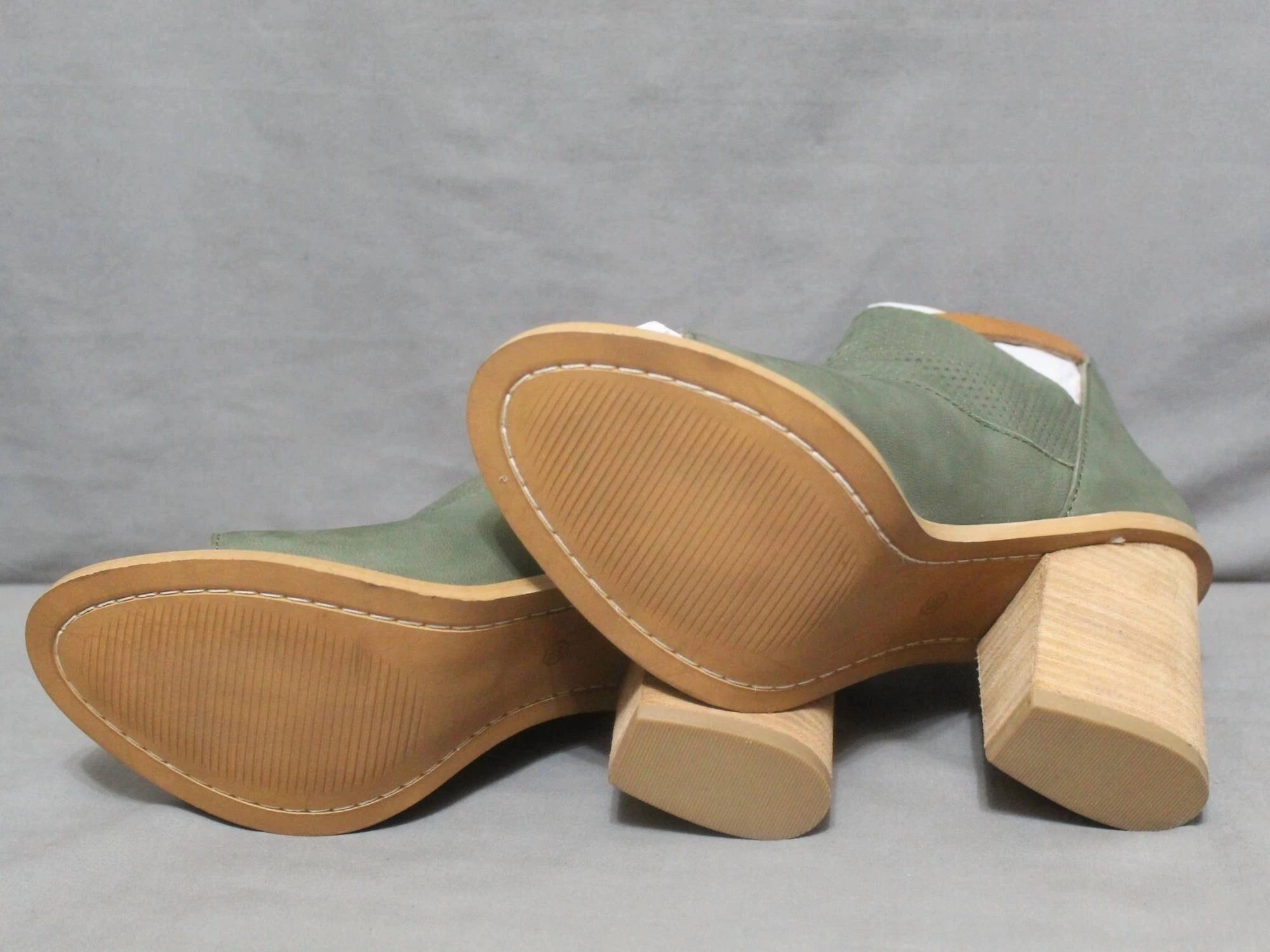 Women's Hot Dice Sandal In Olive