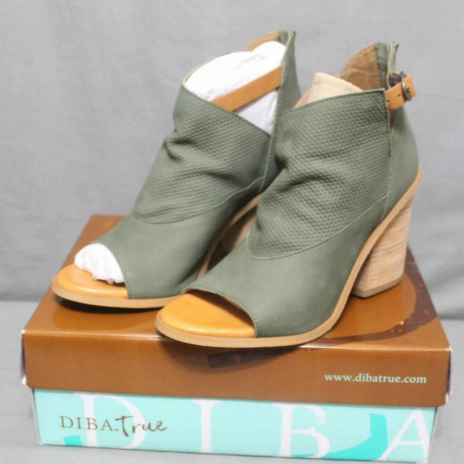 Women's Hot Dice Sandal In Olive